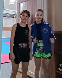 Ifjú tehetségeink: Fodróczy Anna és Pokrócz Zsombor szombaton a Magyar Muaythai válogatott edzésein vett részt Zuglóban.